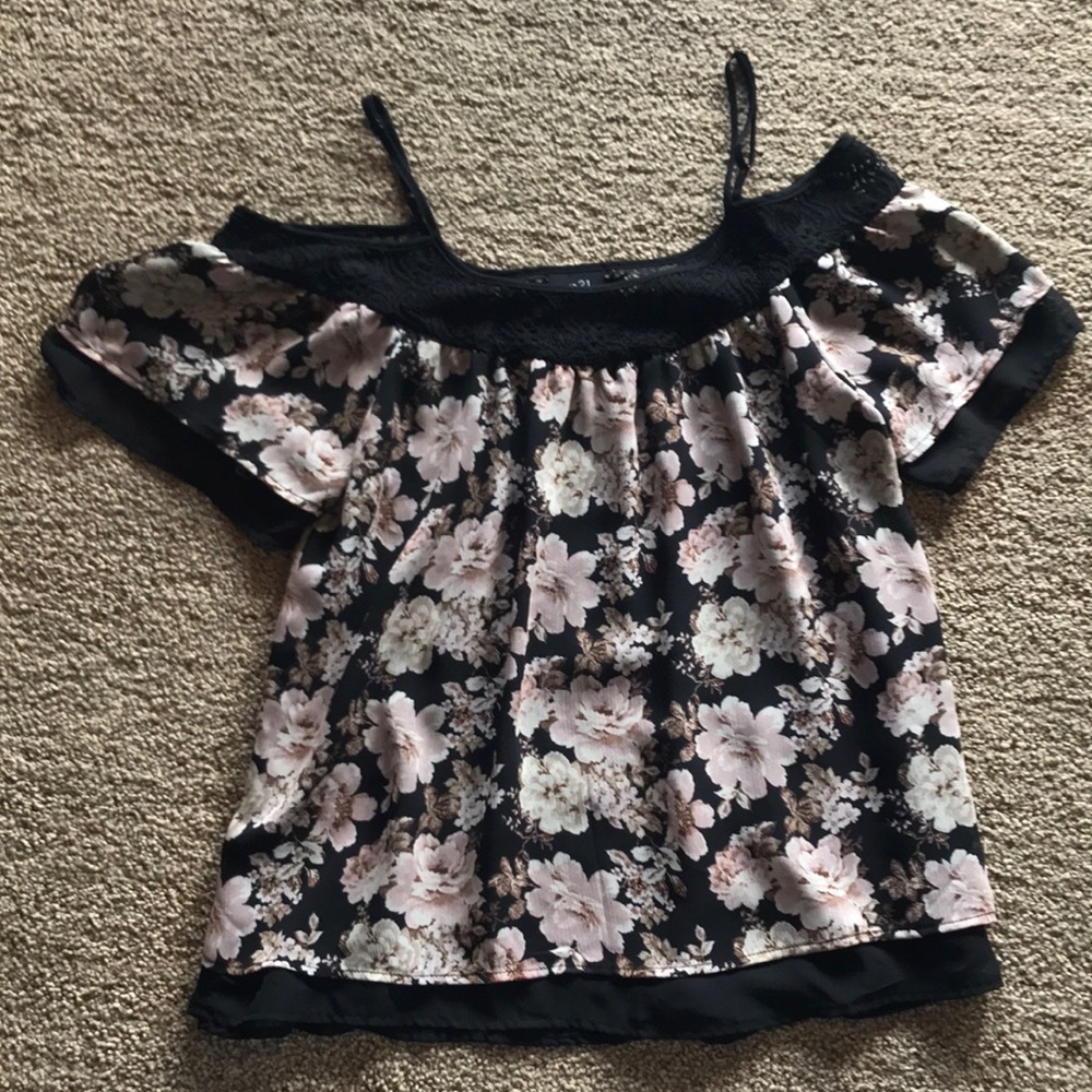 Cold shoulder short sleeve blouse